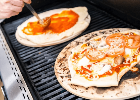 Pizza’s bakken op de barbecue? Het kan! Pizza’s bakken op de barbecue? Het kan!
